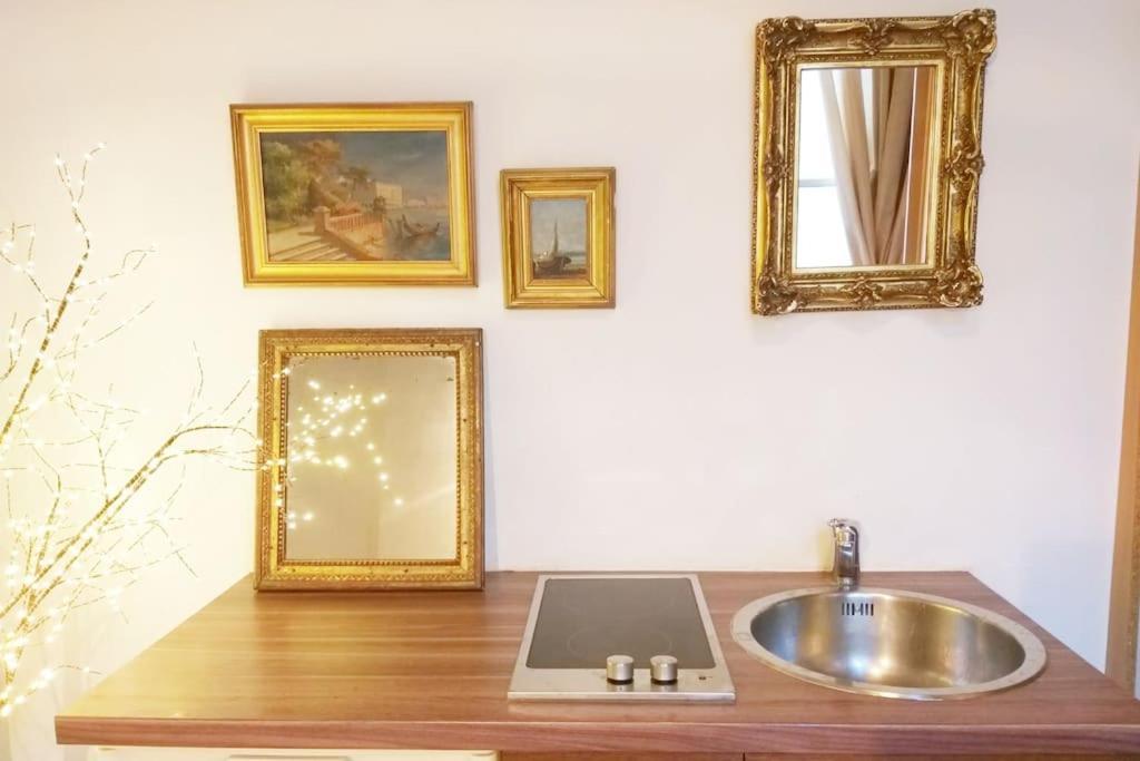 Small Luxurious Room In The Heart Of Saint Germain Paris Exterior photo